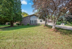 1910 Knollwood Dr. Fairmont, MN